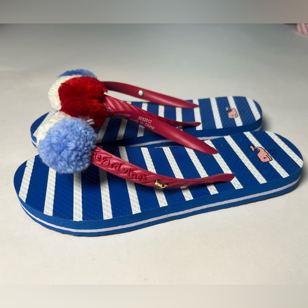 NWOT girls vineyard vines flip flops with Pom poms. Girls size 13. - Picture 6 of 9